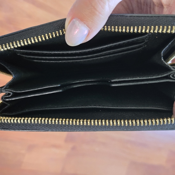 Michael Kors wallet - Picture 2 of 2